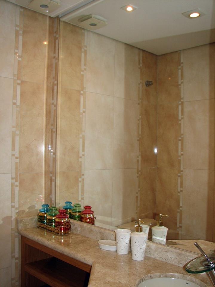 espelho_baneiro_parede_bege